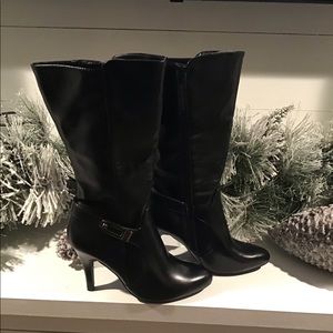 Women’s mid calf boot by Madeline Sz 8.5 W black